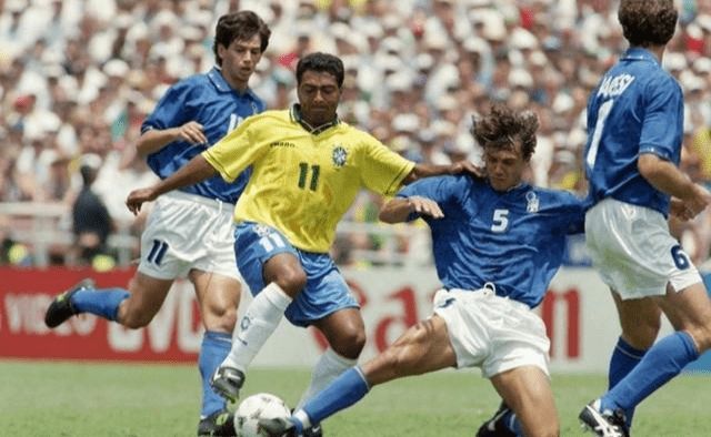 现代足球中 现代足球中